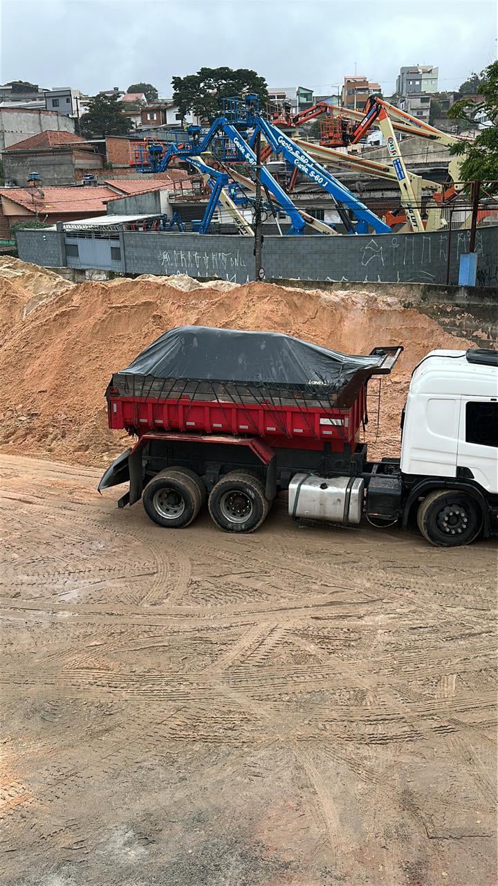 Areia, pedra, cimento e materiais para construção